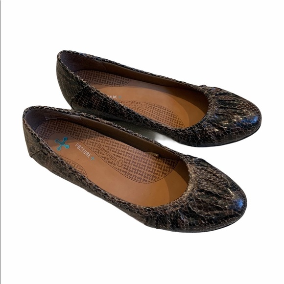 BareTraps Norma Slip On Wedge Pumps - Picture 5 of 13